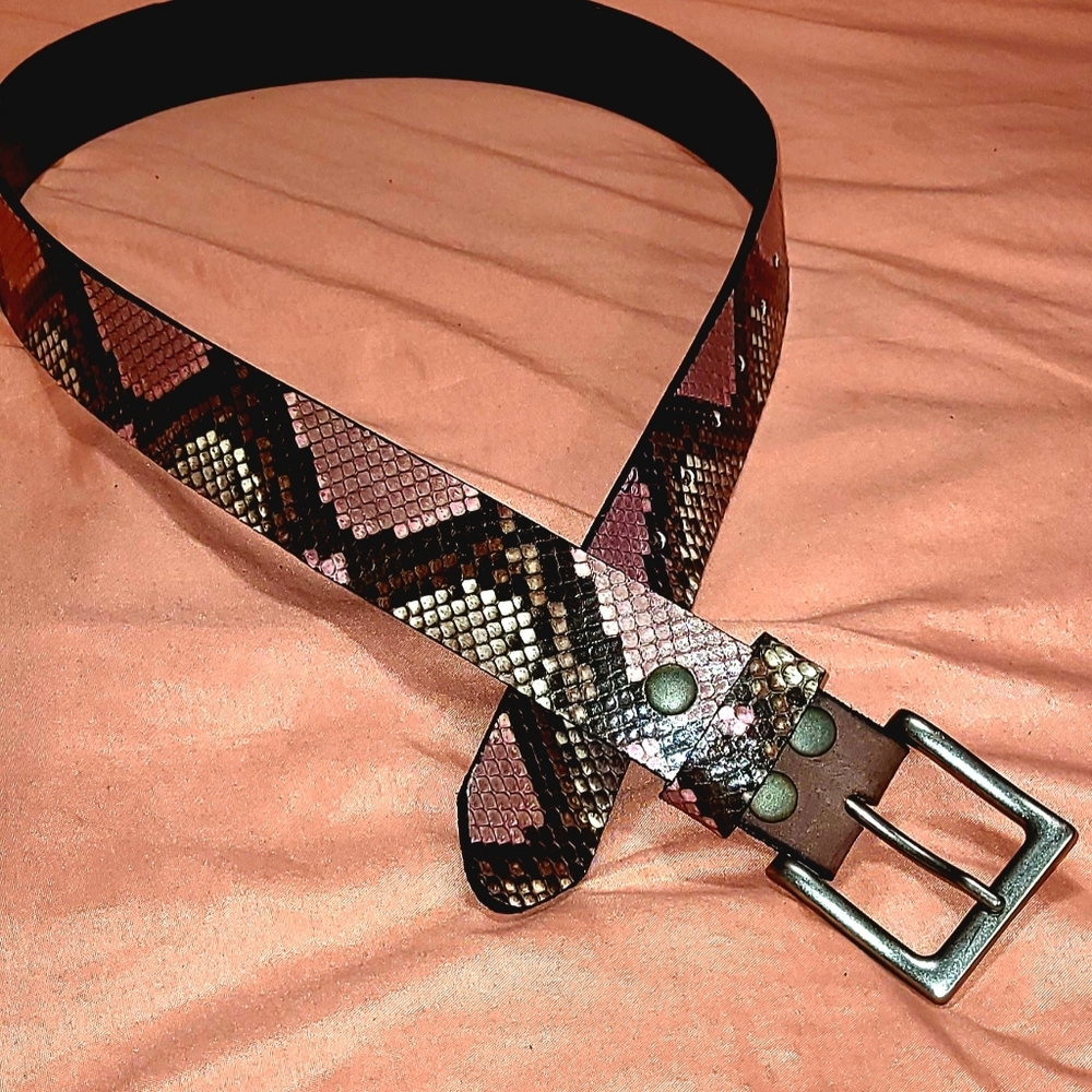 HANDMADE ONE-OF-A-KIND GENUINE SNAKESKIN BELT